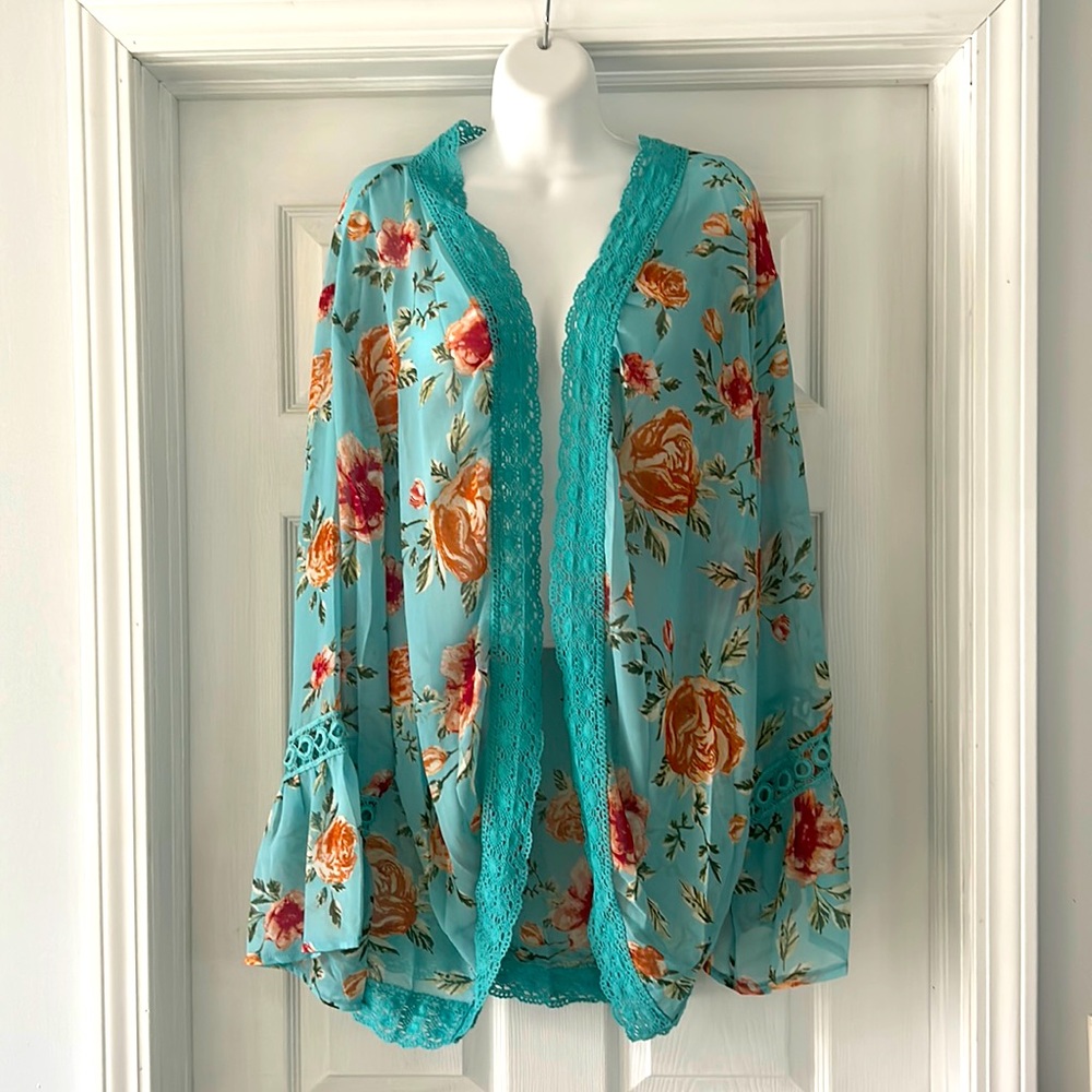 ANDTHEWHY Short Kimono